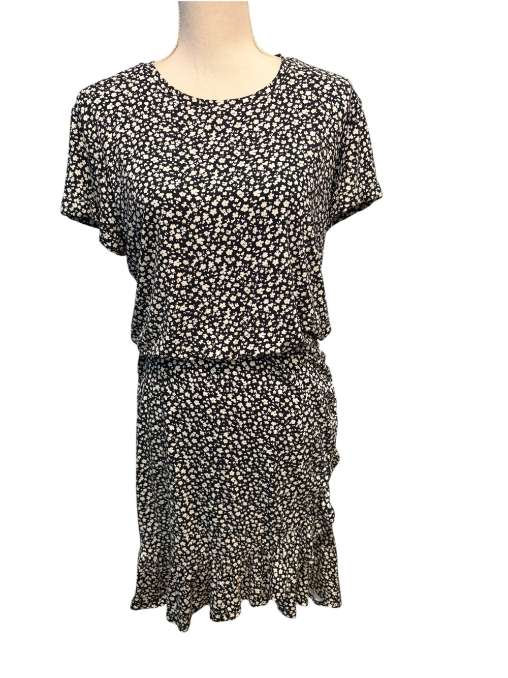 Banana Republic Navy and White Flowered Short Sleeve Midi Dress.  Size M